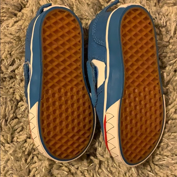 Toddler vans shark slip ons - Picture 4 of 5